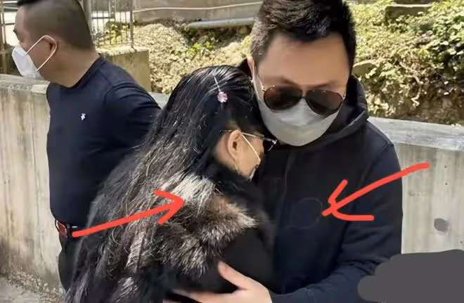 蔡天鳳老公和岳母多張親密合照流出,手放胸口親吻,相處無邊界感