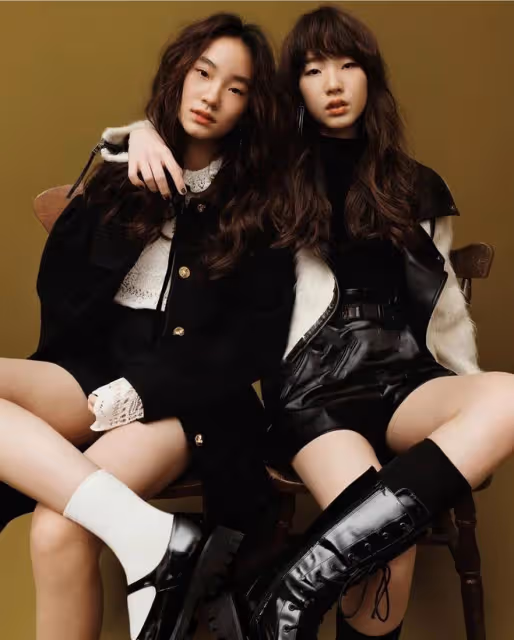 小S兩個女兒合體撈金！拍復古雜誌彰顯土味時尚，表現力不輸媽媽