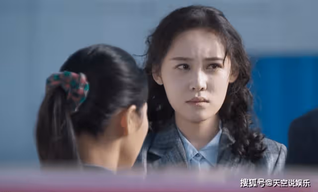 《情滿九道彎》進監獄還化妝?賈小櫻被捕,犯了偶像派演員的臭毛病