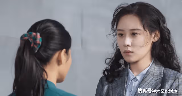 《情滿九道彎》進監獄還化妝?賈小櫻被捕,犯了偶像派演員的臭毛病
