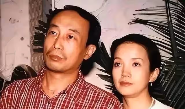 太可憐！66歲孫海英被爆在國外落魄到撿垃圾，網友熱議！