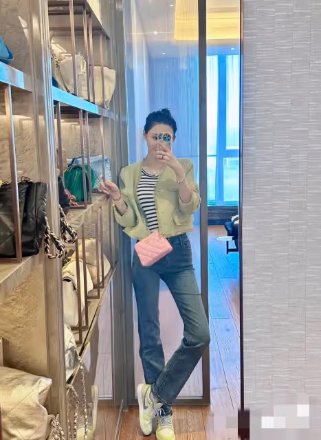 張穎穎曬百萬包包，不工作還有大把錢花，被質疑與汪小菲沒分手