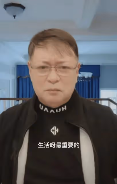 「囚歌王子」遲志強縣城賣力演出,身形顯富態,不收出場費人太多