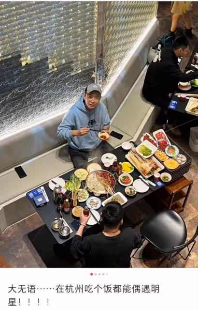 52歲戴軍被偶遇,不做歌手轉行開火鍋店,臉頰圓潤被指似「曹闖」