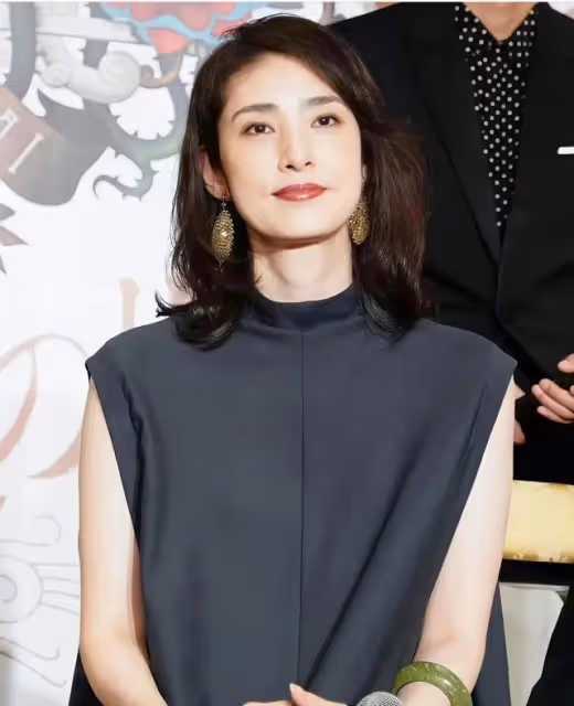 她雌雄同體,官宣一輩子不結婚:獨身主義最後的壁壘