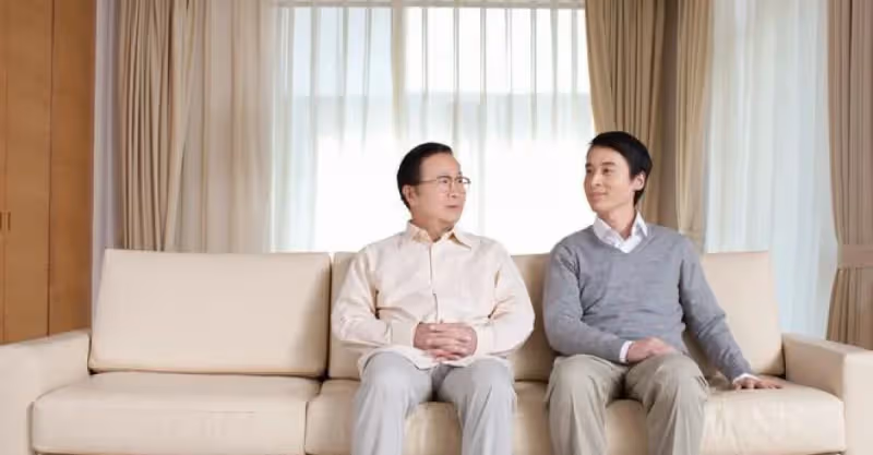 父親有百萬存款，去世後一毛錢不留給兒子，看到遺書兒子抱頭痛哭
