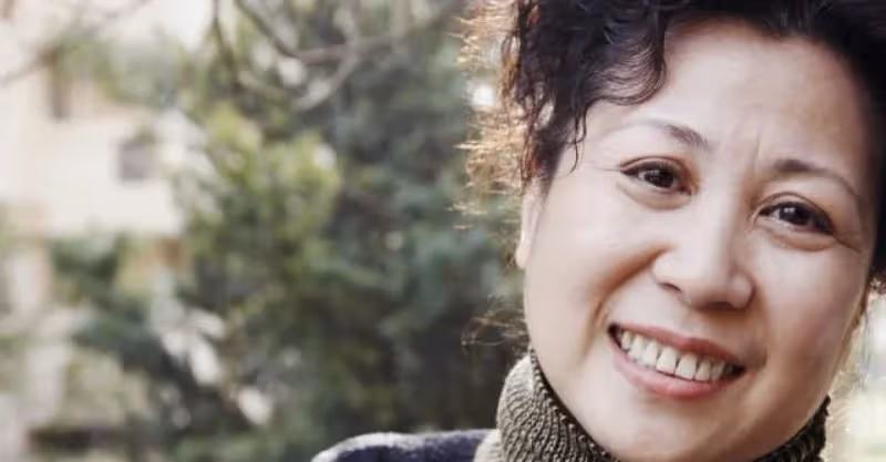 「我老公終於死了」！65歲女人葬禮上突然大笑，她的一句話，竟讓無數女人紛紛落淚！