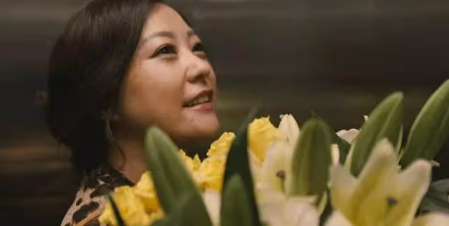 「我老公終於死了」！65歲女人葬禮上突然大笑，她的一句話，竟讓無數女人紛紛落淚！
