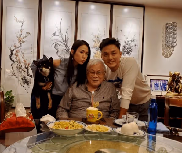 出獄沒多久，未來岳父病逝！TVB男星發文，承諾照顧女友