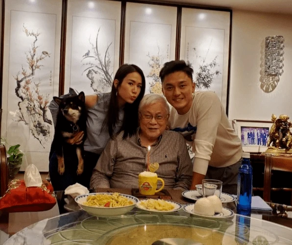 出獄沒多久,未來岳父病逝!TVB男星發文,承諾照顧女友