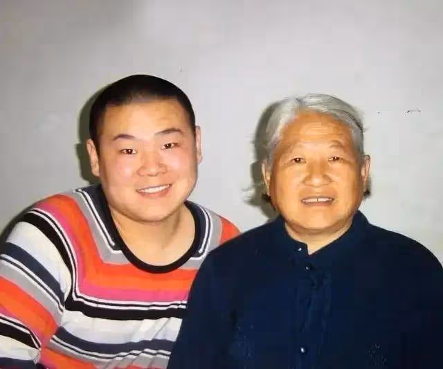 娛樂圈的好女婿，岳雲鵬給岳母建別墅，鄧超給岳母介紹另一半兒