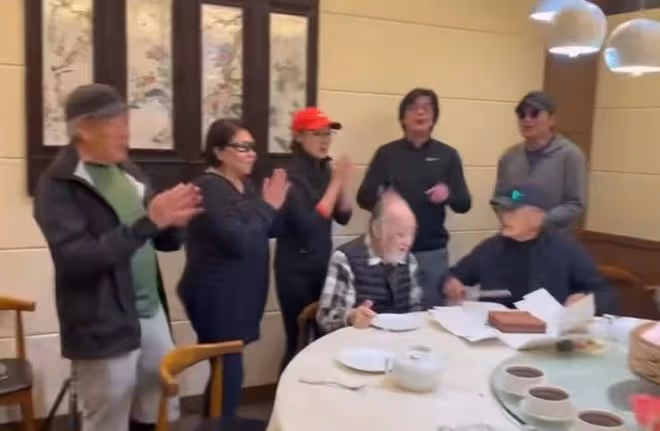 81歲老戲骨生日大咖雲集!周潤發幫切蛋糕,黃日華苗僑偉夫婦獻唱