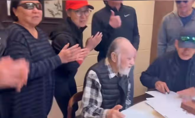 81歲老戲骨生日大咖雲集!周潤發幫切蛋糕,黃日華苗僑偉夫婦獻唱