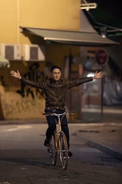張學友親認今年開唱, 拍MV騎腳車出意外!
