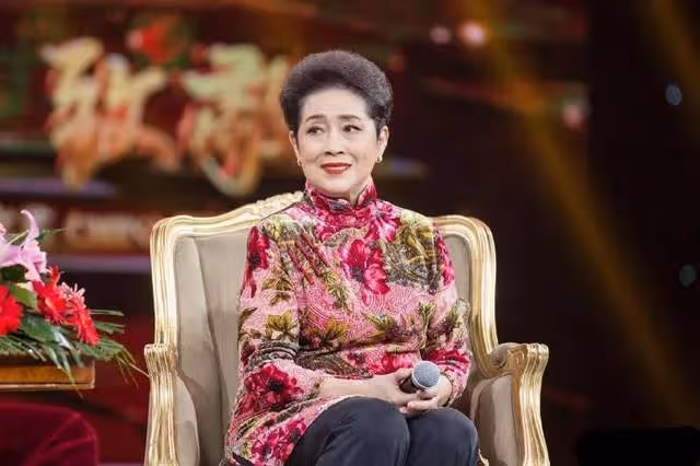 80歲「劉三姐」黃婉秋肺癌離世，晚年喪子加重病情，遺言催人淚下