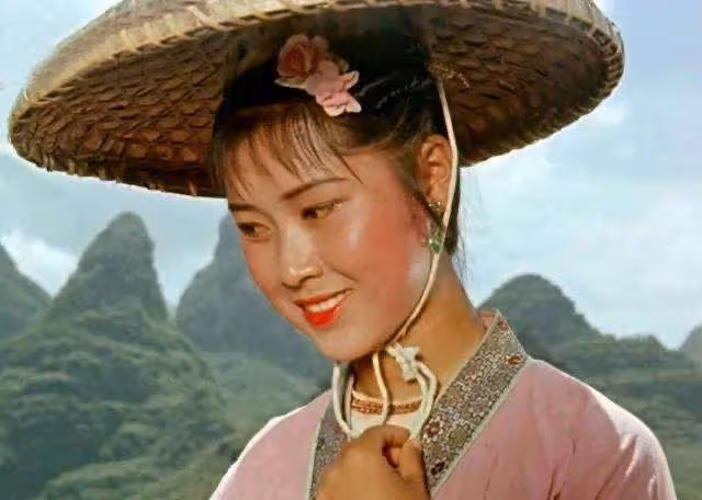 80歲「劉三姐」黃婉秋肺癌離世，晚年喪子加重病情，遺言催人淚下