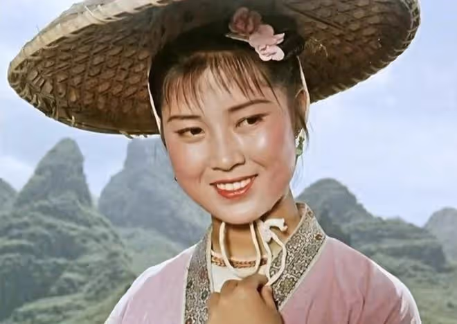80歲劉三姐黃婉秋去世，丈夫透露病逝原因，與愛子早逝有很大關聯