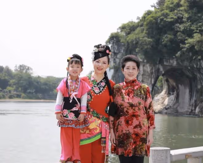 80歲劉三姐黃婉秋去世，丈夫透露病逝原因，與愛子早逝有很大關聯