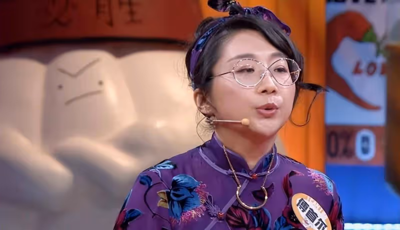 傅首爾三次打斷水哥的談話,還作出特別膚淺的總結,差距太大了