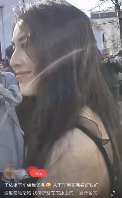 黃聖依巴黎看秀造型翻車,駝背沒氣質衣服被嘲土,臉頰凹陷像男人