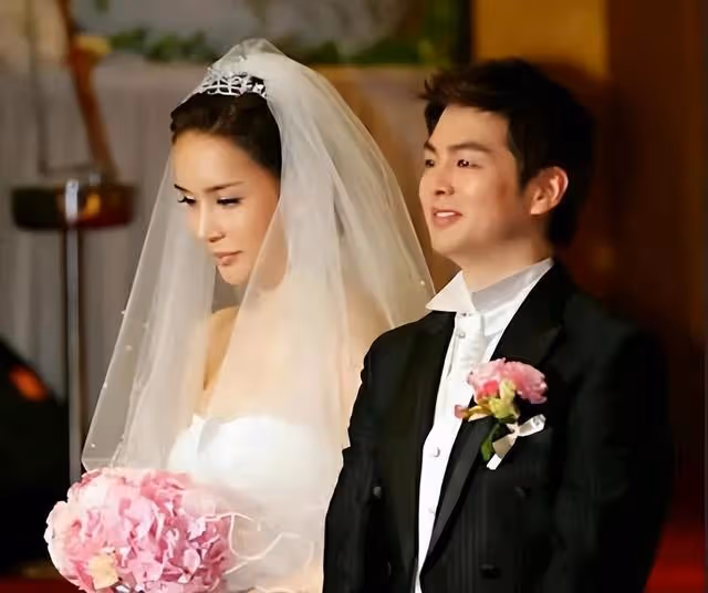河莉秀,韓國首位「變性藝人」,因不能生育遭丈夫拋棄,後悔嗎?