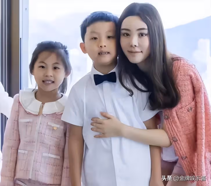 蔡天鳳七年時間,給了前夫上億元,男方一家的生活極其奢侈