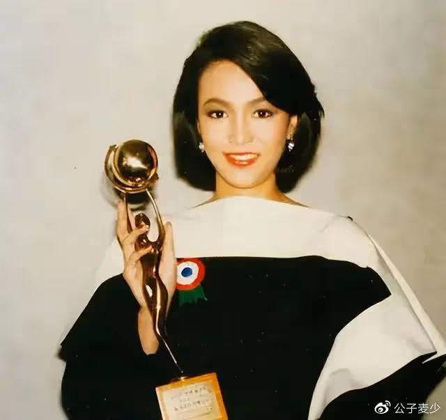 鄭裕玲:不相信婚姻,兩段感情談了26年,如今身邊除了錢還是錢