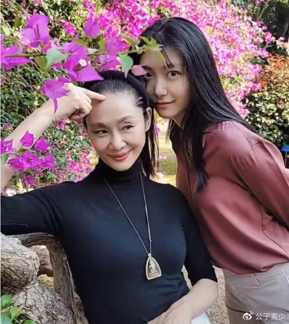 57歲於文華現身農村生活!離婚後帶女兒嫁網友,晚年生活很幸福