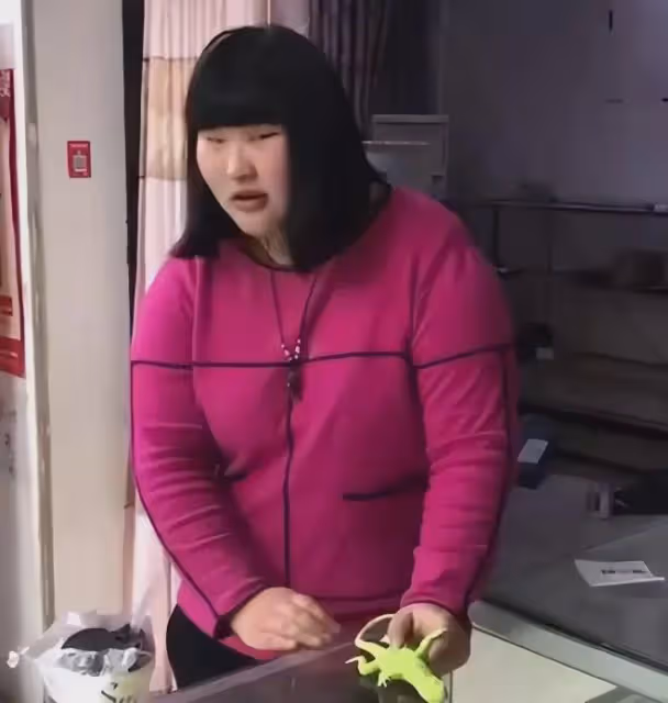 大衣哥女兒朱雪梅定親成功,兩人一見鍾情,男方迫不及待送禮上門