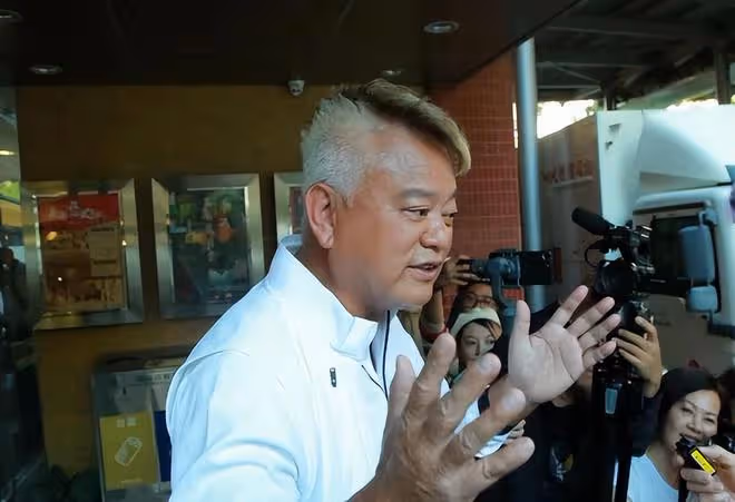 72歲陳百祥再談愛國行為,雖每天被威脅但不怕,贊老婆信念更堅定