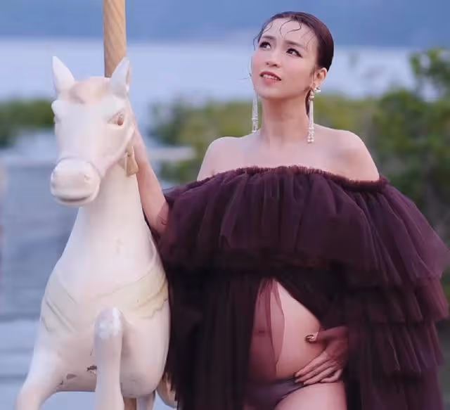 TVB童顏女神宣布封肚!曬唯美孕肚寫真,懷二胎5個月胸部變豐滿