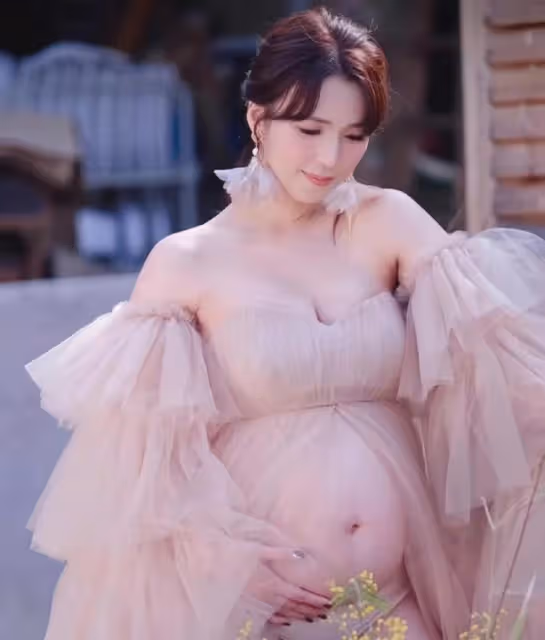 TVB童顏女神宣布封肚!曬唯美孕肚寫真,懷二胎5個月胸部變豐滿