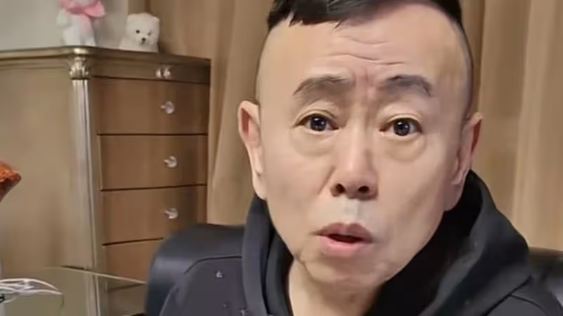 65歲潘長江跳網紅傣族舞，動作誇張辣眼睛，直播翻車後消瘦不少