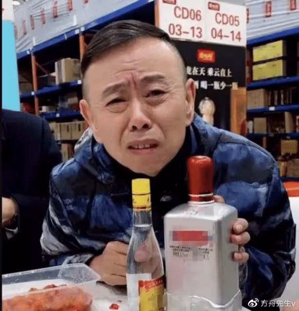 65歲潘長江跳網紅傣族舞,動作誇張辣眼睛,直播翻車後消瘦不少