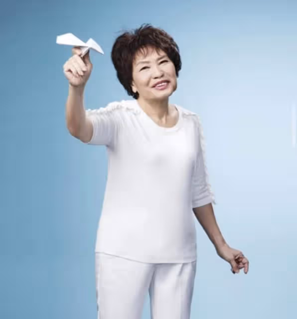 擔心!85歲資深港星曝近況不理想,患肺纖維化打標靶藥致身體變差