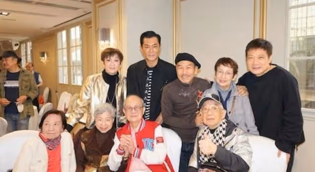 擔心!85歲資深港星曝近況不理想,患肺纖維化打標靶藥致身體變差