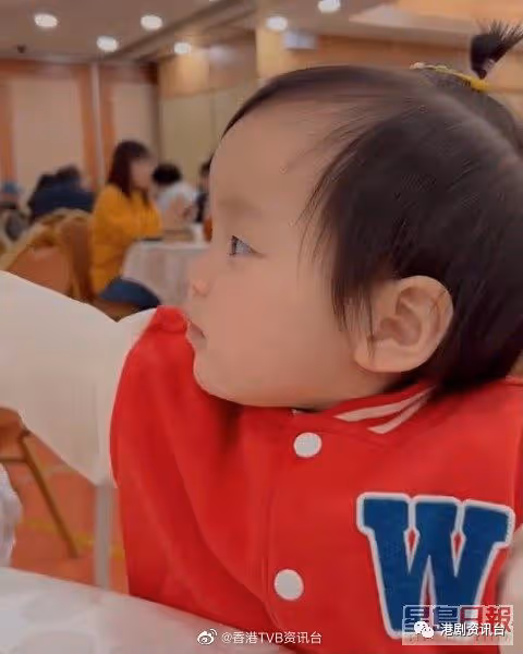 洪永城1歲囡囡鬼馬行為似足爸爸!媽媽梁諾妍放棄辯護:200% Sir Face