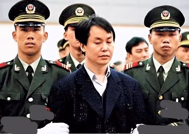 3月2日的一場大火,揭開了香港豪門家族那些手足相殘的遮羞布