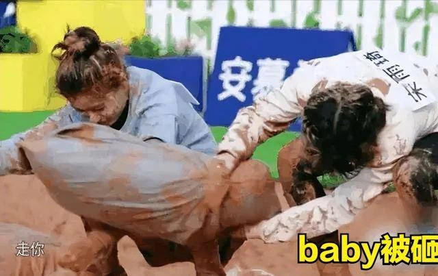 離婚前手撕熊黛林,讓劉德華作配,楊穎離婚後為報恩讓王鷗翻白眼