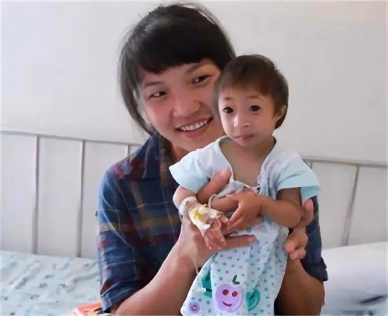 一產婦離奇生下一「小猴子」,雜技團得知,出25萬「高價收購」,14年後的今天,她怎麼樣了?