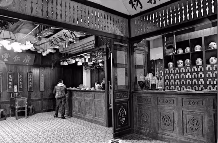 農民釣魚撿到金牌，鑒定時卻被要求「無償上交」，他一怒之下融成金手鐲，結局卻慘了