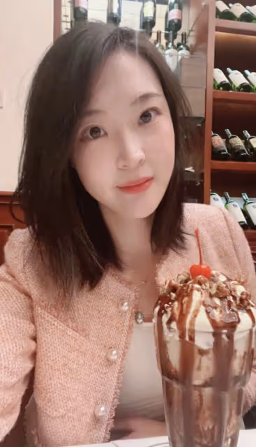 前女排隊長惠若琪32歲生日,手腕戴滿金鐲玉鐲,獲學霸老公送玫瑰