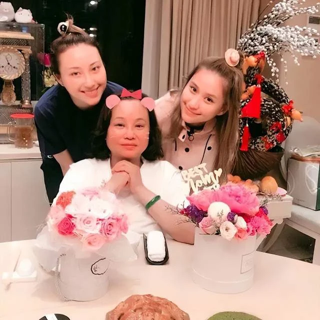賭王三房好事成雙，兩位千金婚事將近，7旬三太陳婉珍發福明顯