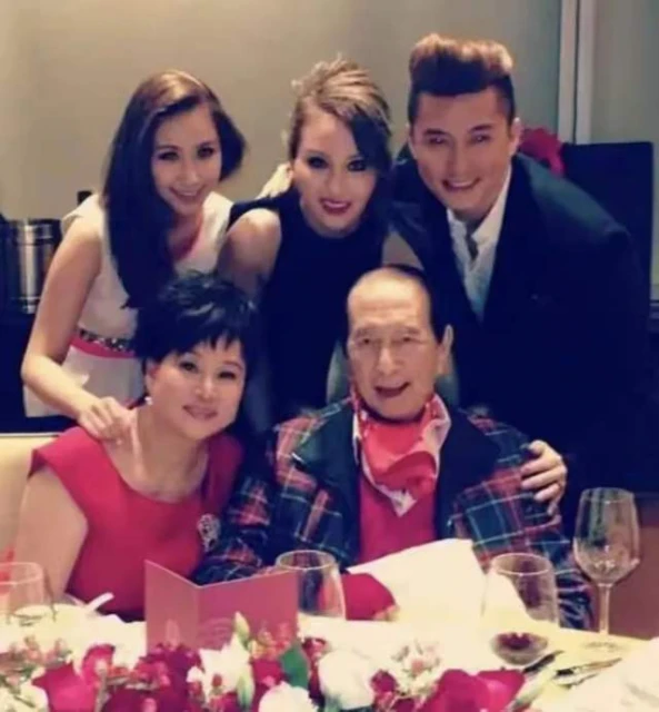 賭王三房好事成雙，兩位千金婚事將近，7旬三太陳婉珍發福明顯