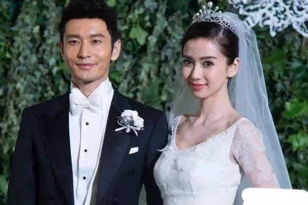 從眾星捧月到人走茶涼，楊穎的「自嗨」生日宴，揭下了姐妹假面？