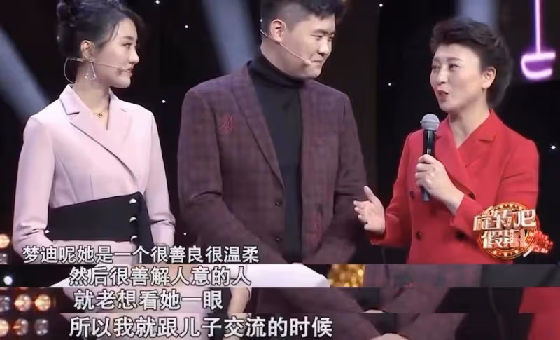 閆學晶帶兒媳婦室外跳操!兒媳穿緊身褲秀長腿,容顏姣好也是演員