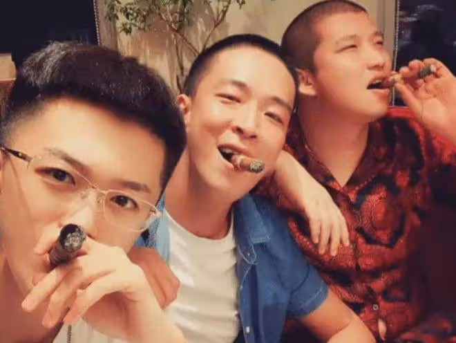網紅二驢父親表態：支持兒子與女徒弟桐桐領證結婚！反遭粉絲嘲諷