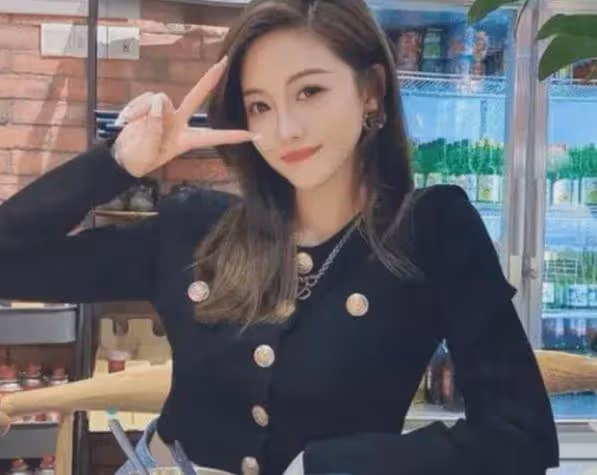 網紅二驢父親表態：支持兒子與女徒弟桐桐領證結婚！反遭粉絲嘲諷