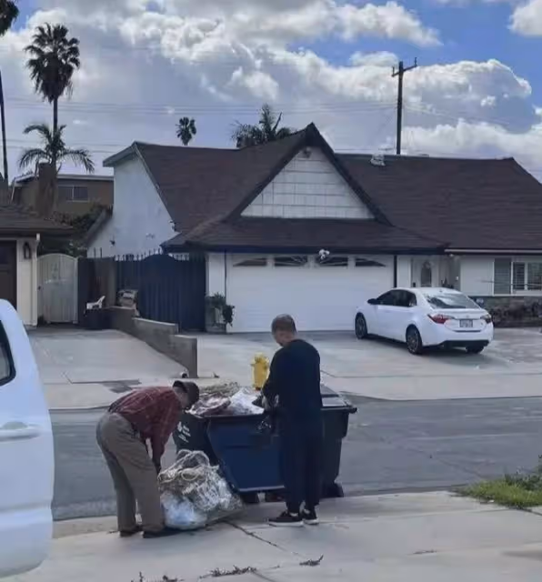 當事人發文為孫海英闢謠,曬豪車豪宅,稱他很有錢,過得相當滋潤