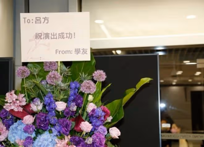 59歲呂方開演唱會！富婆妻子帶女兒現身支持，2歲女兒有表演欲